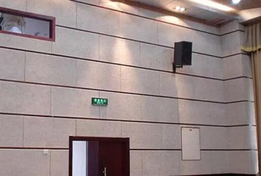 吸音板是通過調(diào)整板材的結(jié)構(gòu)來取代傳統(tǒng)板材