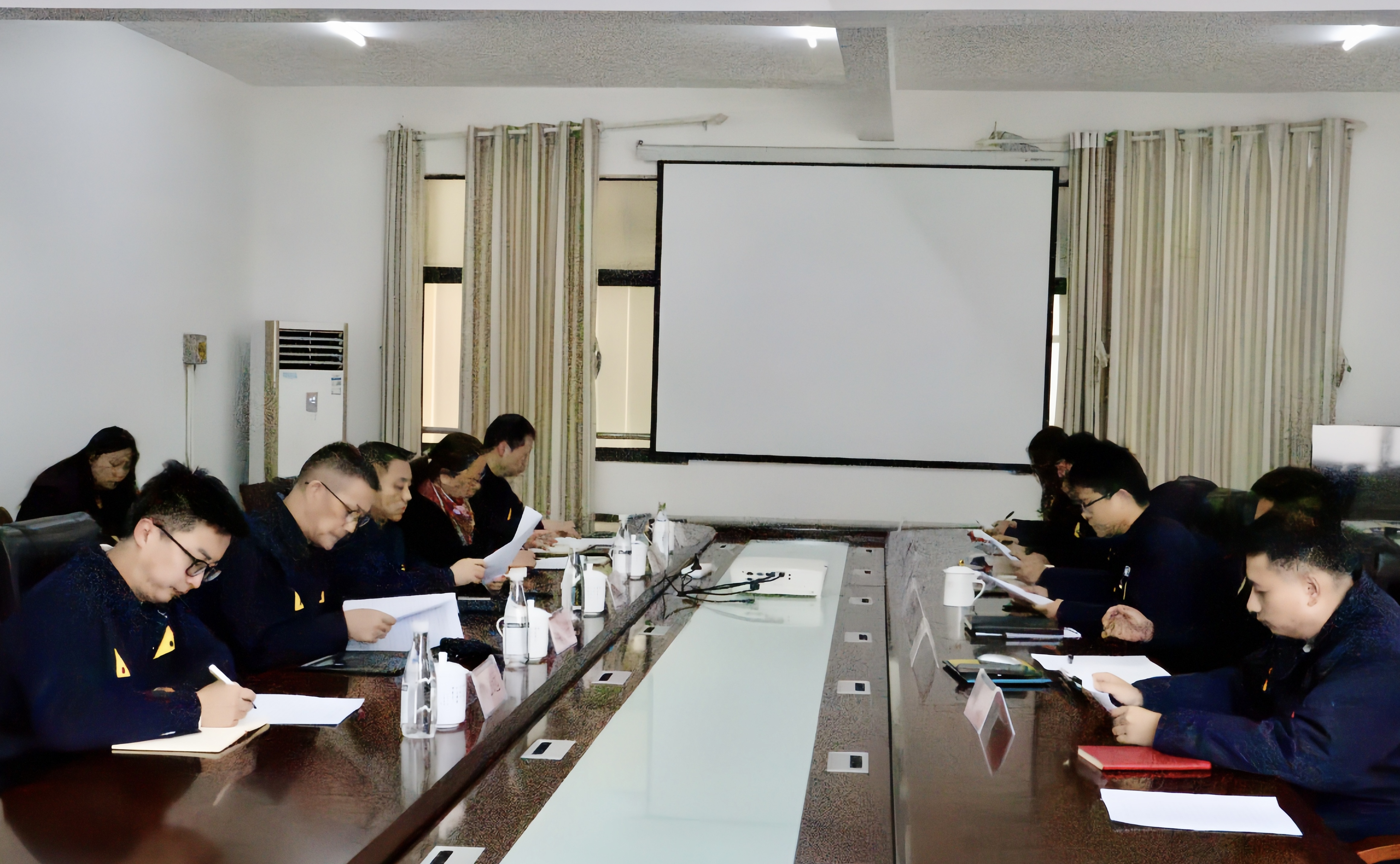 會議現(xiàn)場.jpg 會議現(xiàn)場.jpg