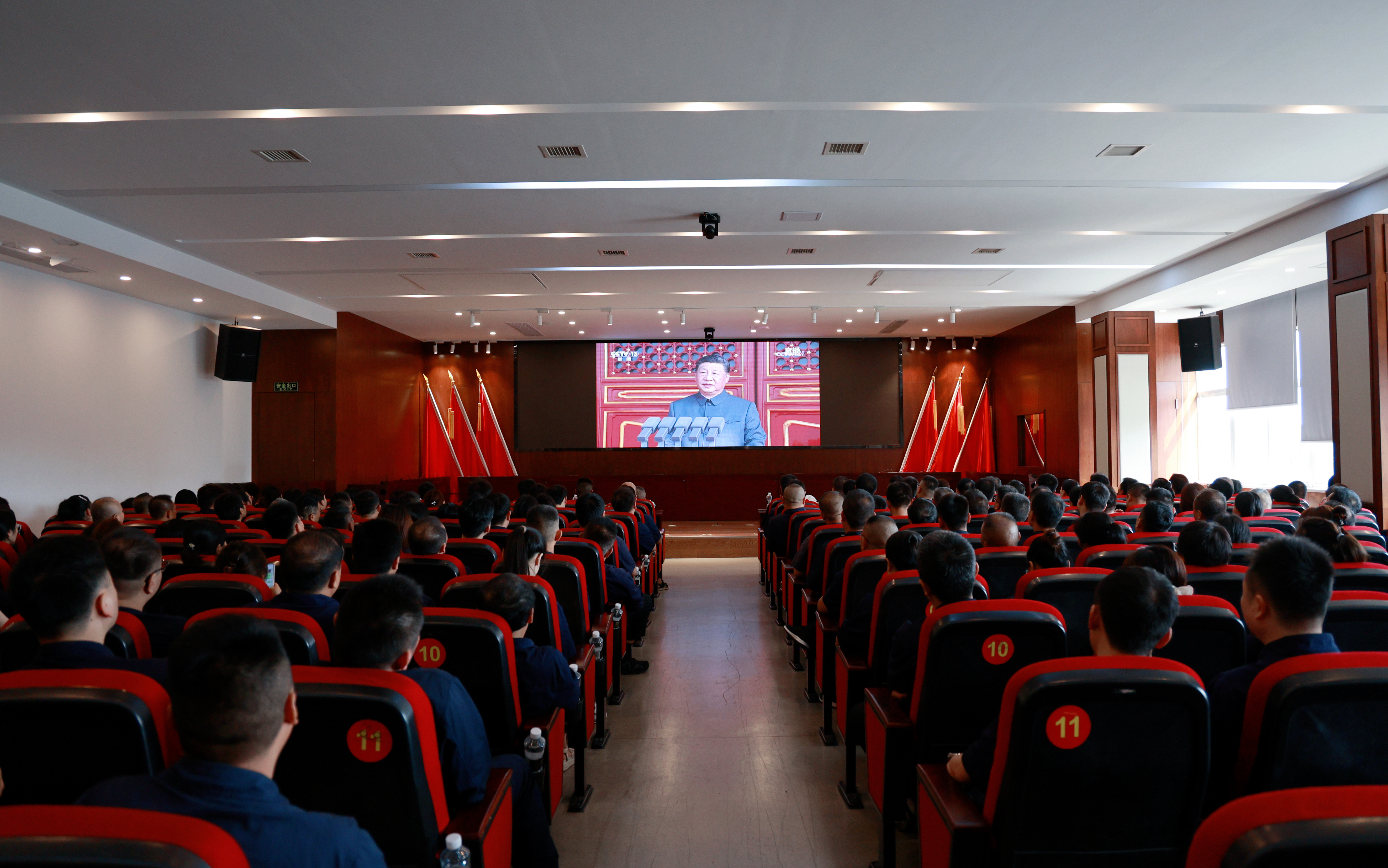 01 集團總部收看現(xiàn)場（饒敏攝）.jpg