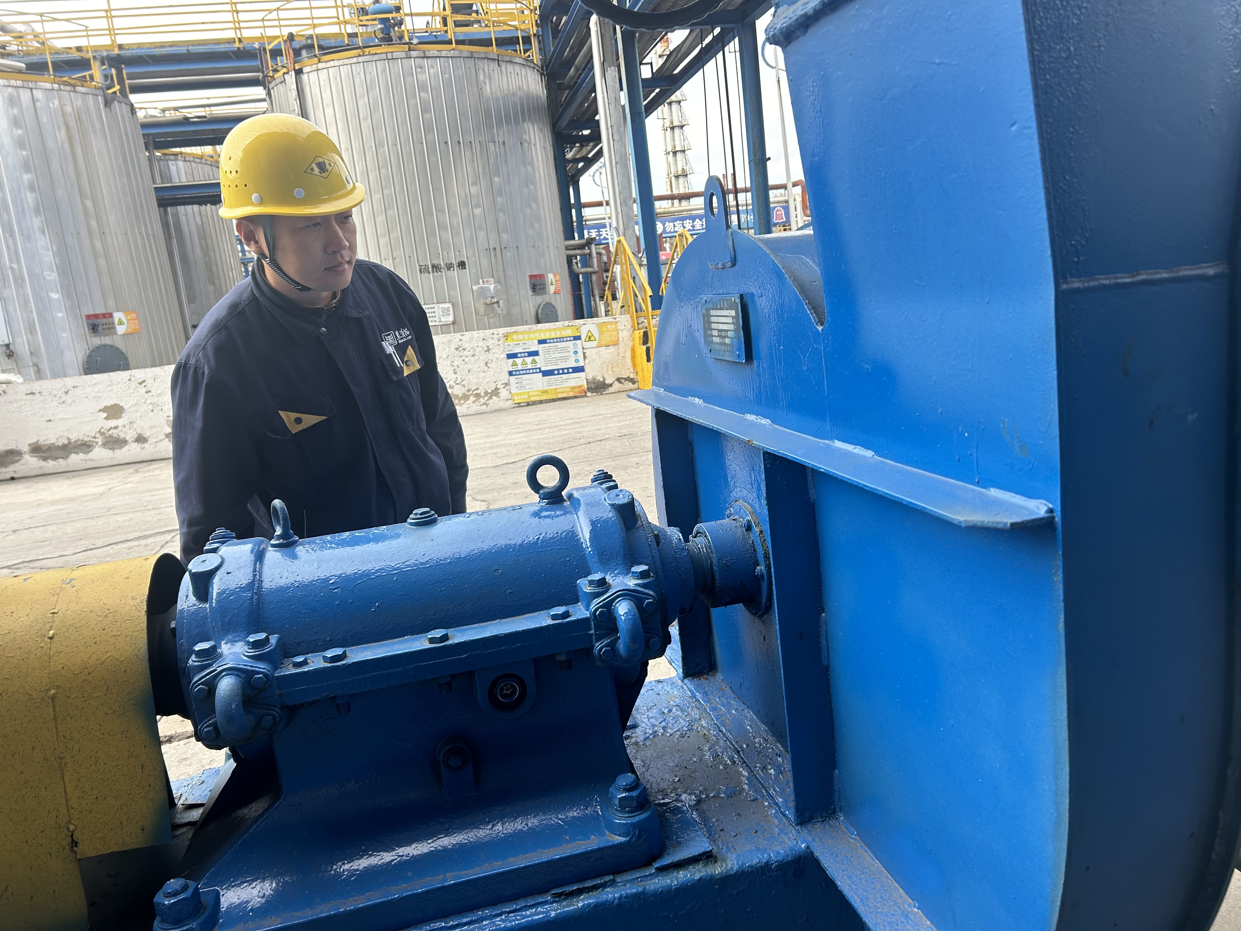 認真巡檢環(huán)保設備運行情況.jpg 認真巡檢環(huán)保設備運行情況.jpg